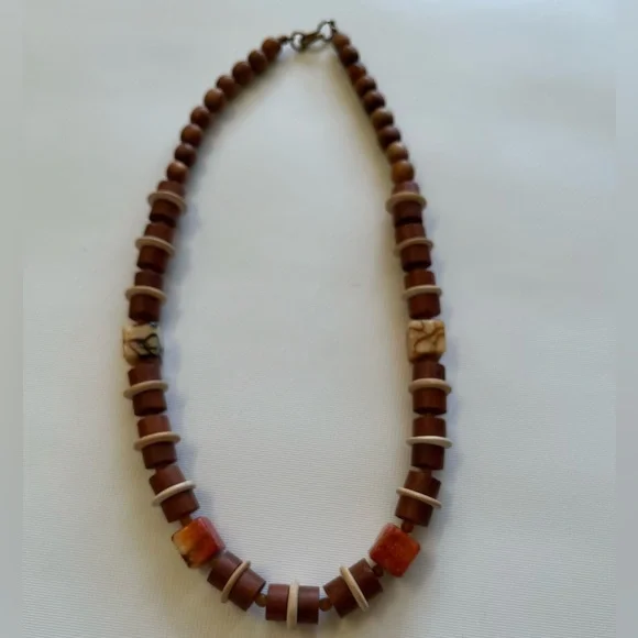 Wood Necklace handmade with natural wood - Picture 5 of 9